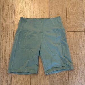 Aritizia TNA Bike Shorts